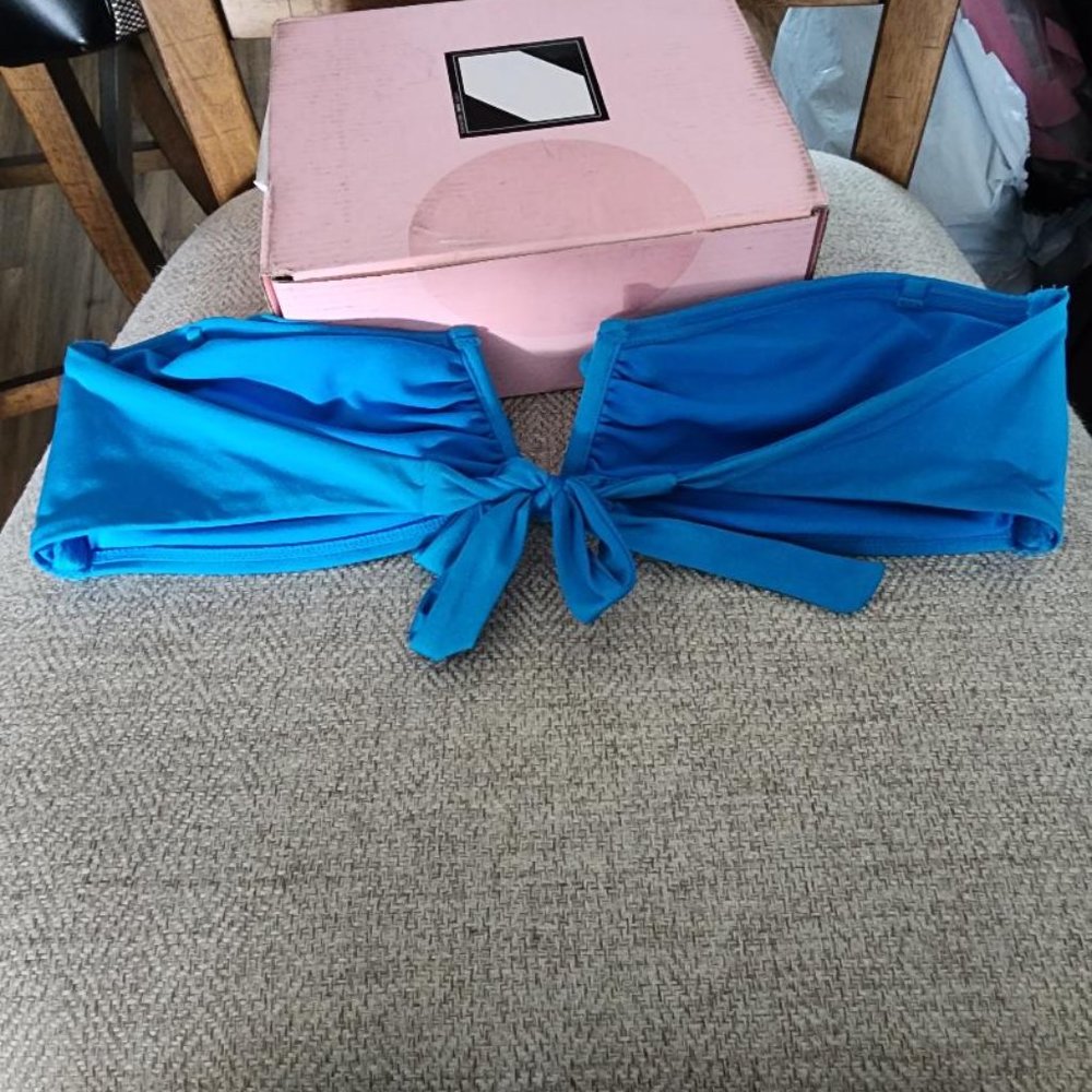 H&M BIkini Top SZ 10 - Picture 2 of 4